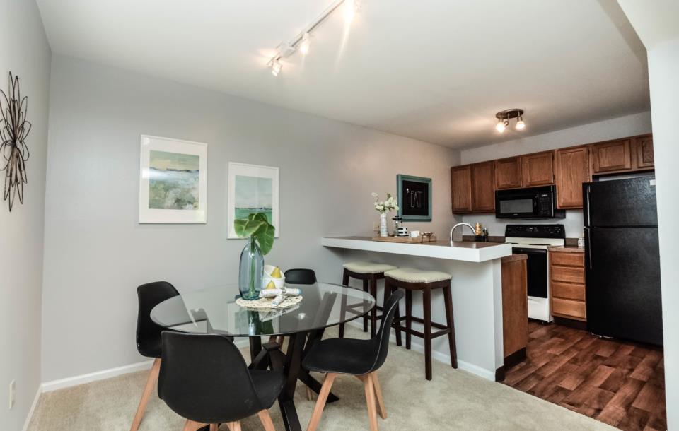 Bonhomme Village Image 4