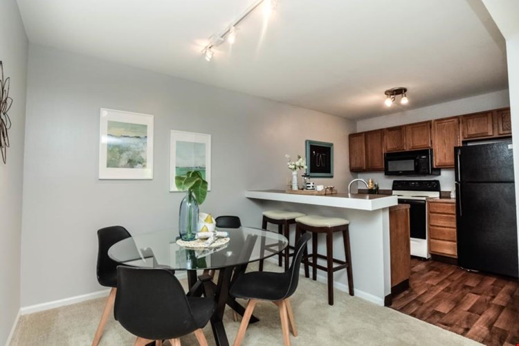 Bonhomme Village Image 4