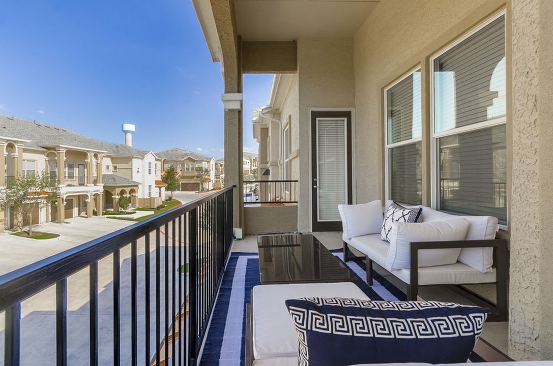 Berkshire Lakeway  Image 32