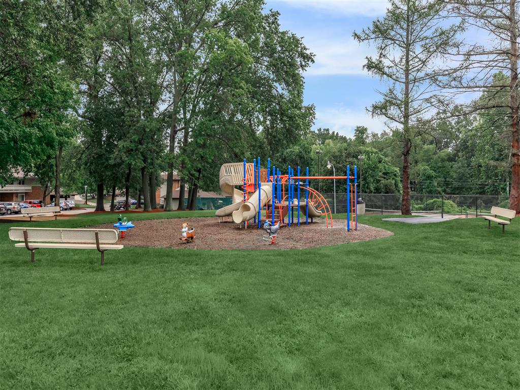 Whispering Hills Apartments Image 4