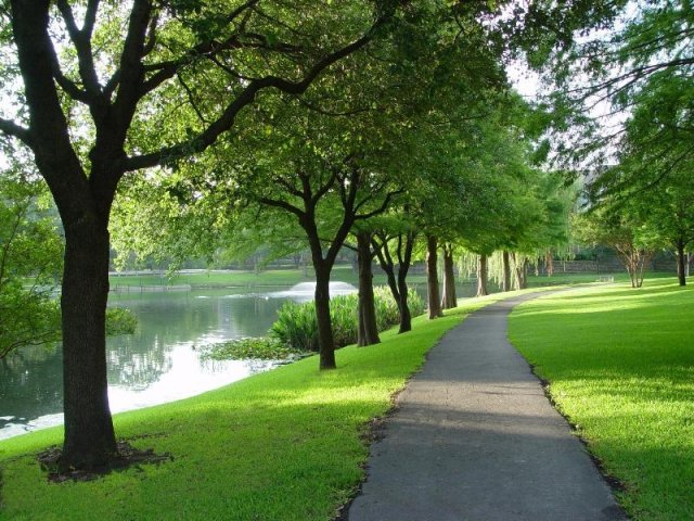 2 miles of jogging trails!