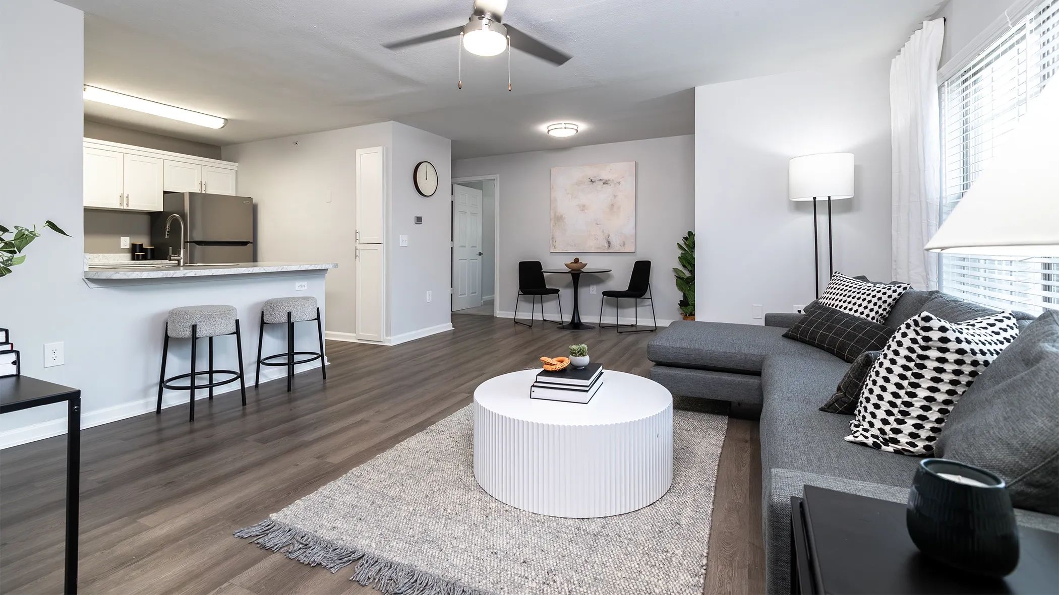 Embrace grandeur within our sprawling open floor plans offering spacious appeal – from the expansive breakfast bar to the roomy living space and separate dining area.