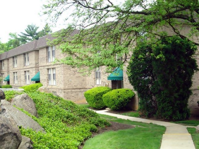 Top of the Hill Apartments Image 17