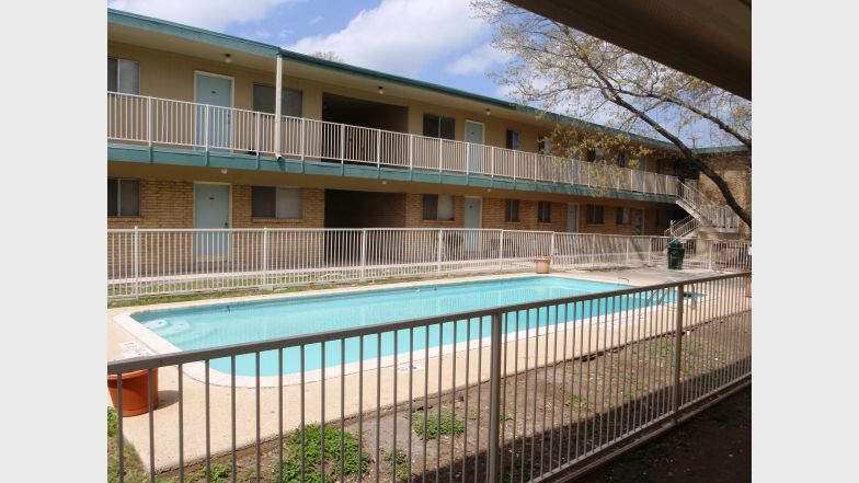 Oak Brook Crossing Image 1