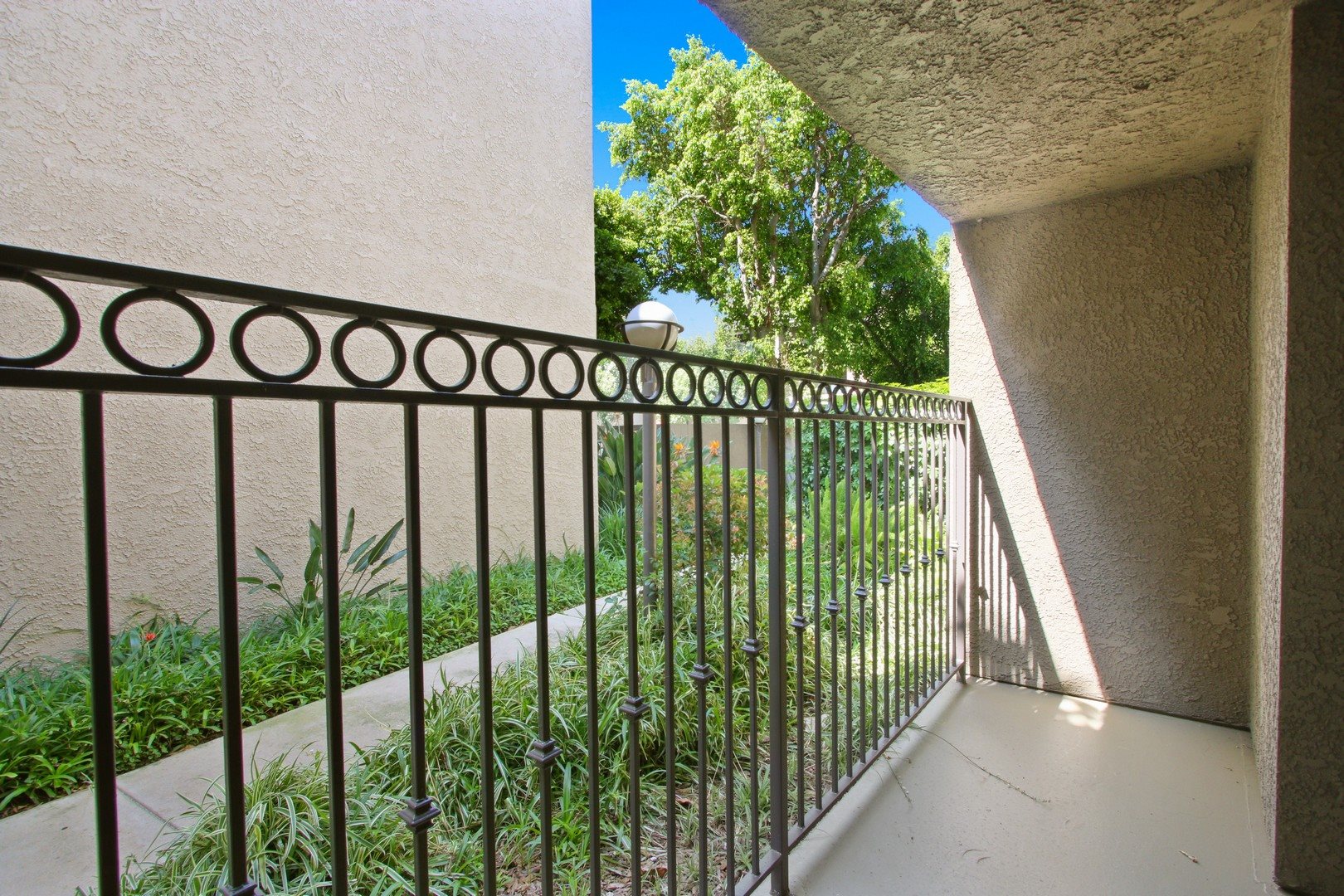 Zelzah Court Apartments Image 38