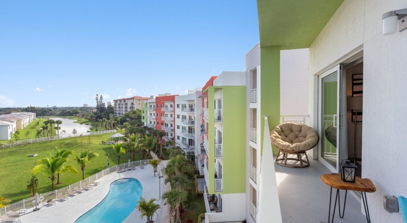 Club at Crystal Lake  Image 2