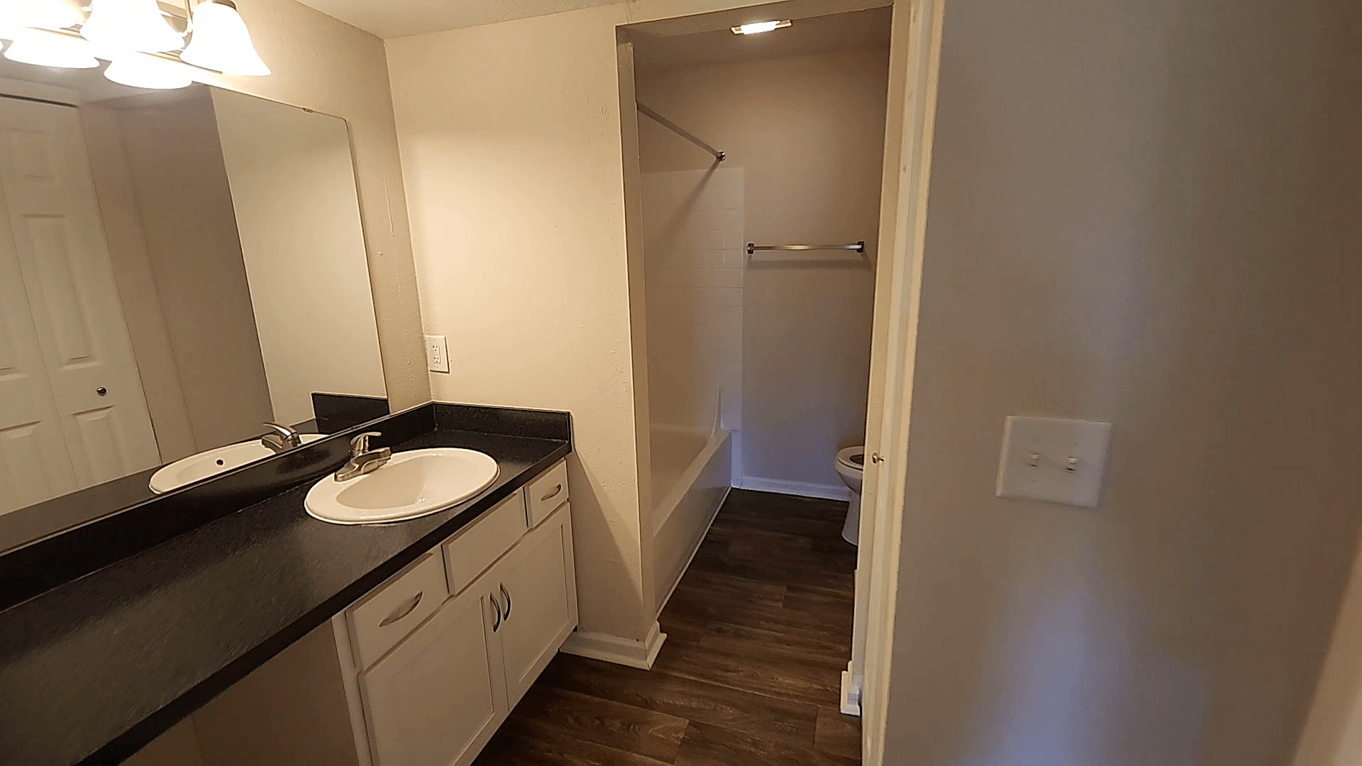 Three Oaks Apartments Image 36