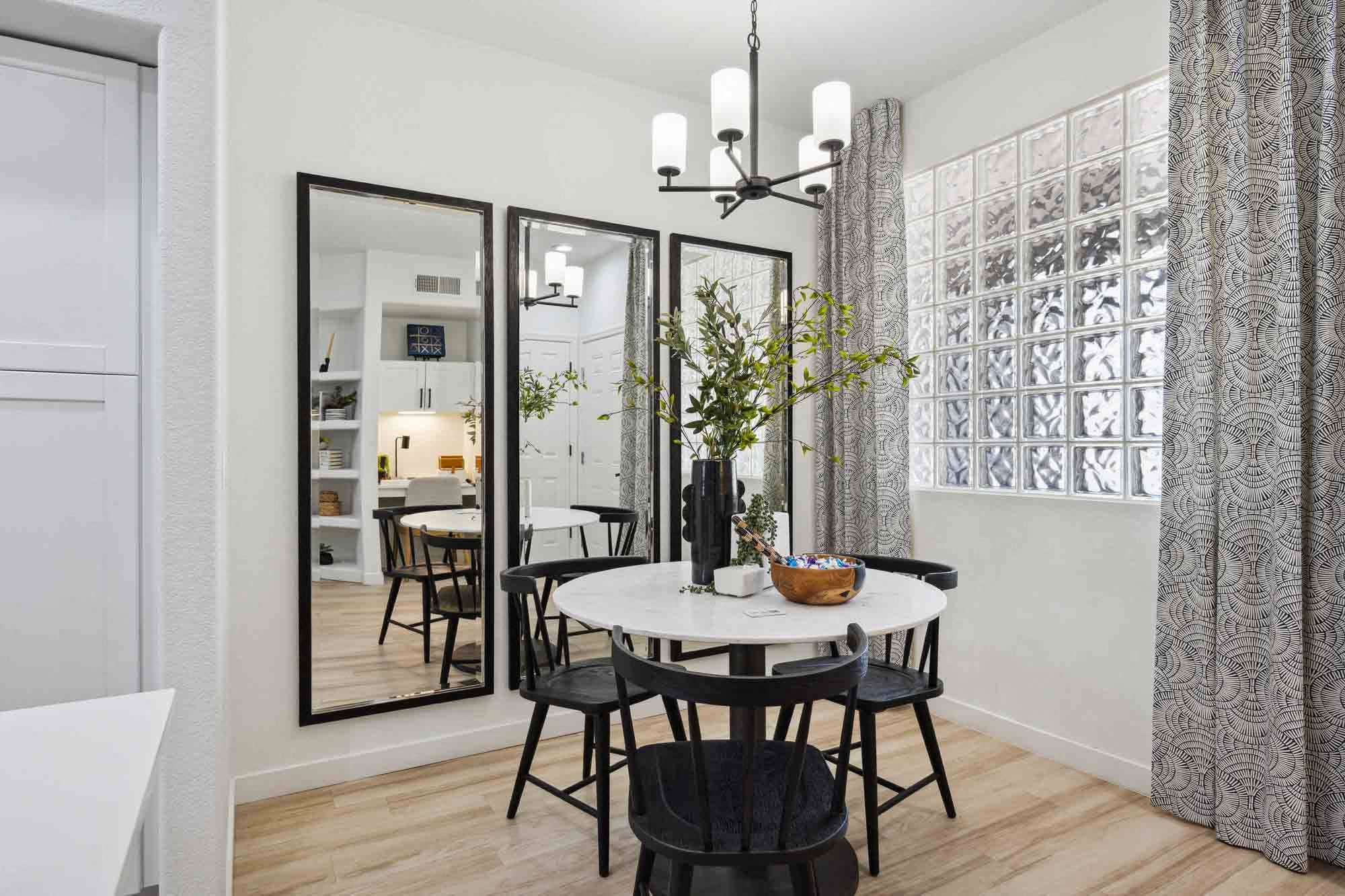 Zone Luxe, Glendale, AZ, Dining Area
