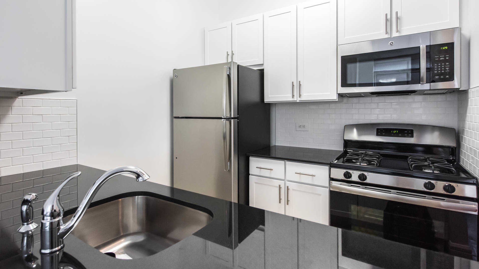 140 Riverside Boulevard Image 8