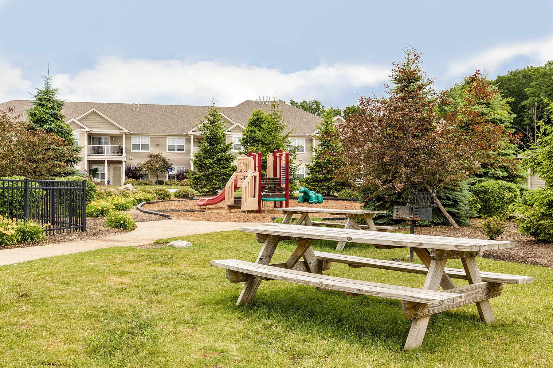 Apartments at Cobblestone Court Painesville