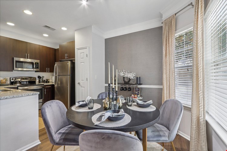 Lincoln at Fair Oaks Image 8