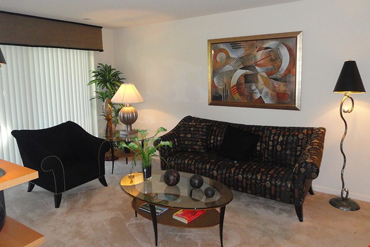 Montgomery Club Townhouses Image 6