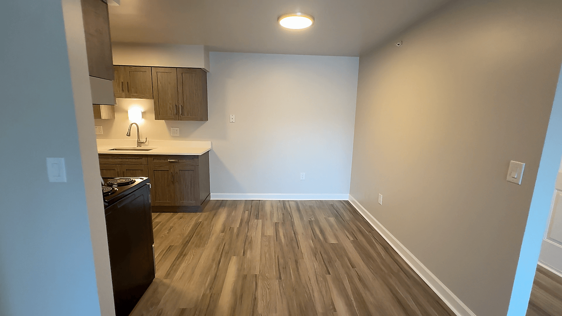 Lakeside Village Apartments Image 171