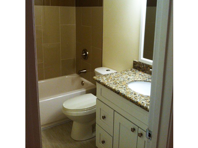 porcelain tub surrounds