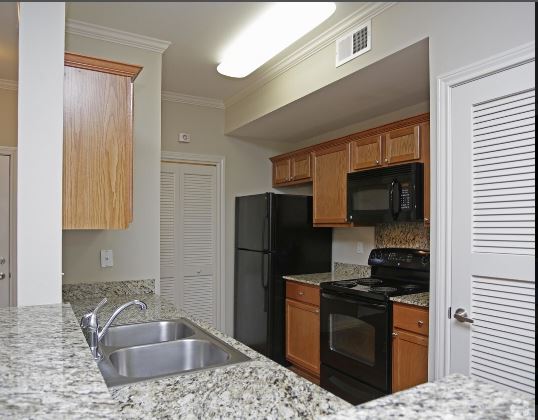 Mandeville Lake Apartments Image 4