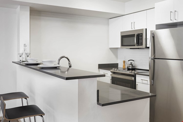 Chloe on Union Image 14