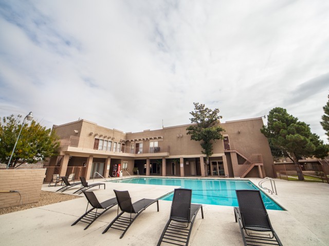 La Estancia Apartment Homes Image 2