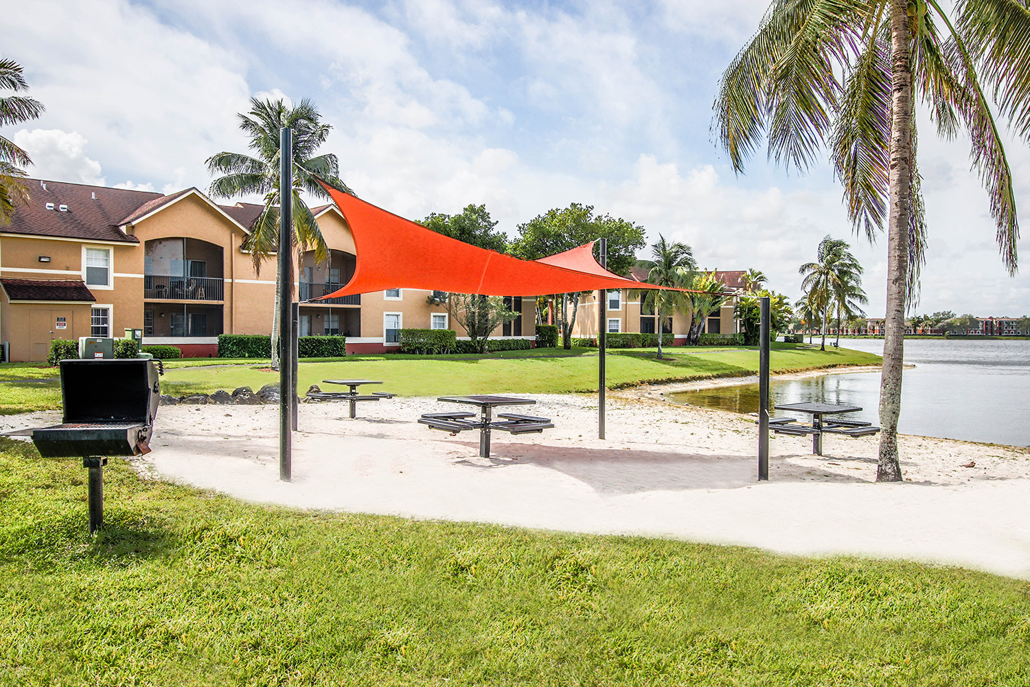 The Landings at Pembroke Lakes Apartments Image 5