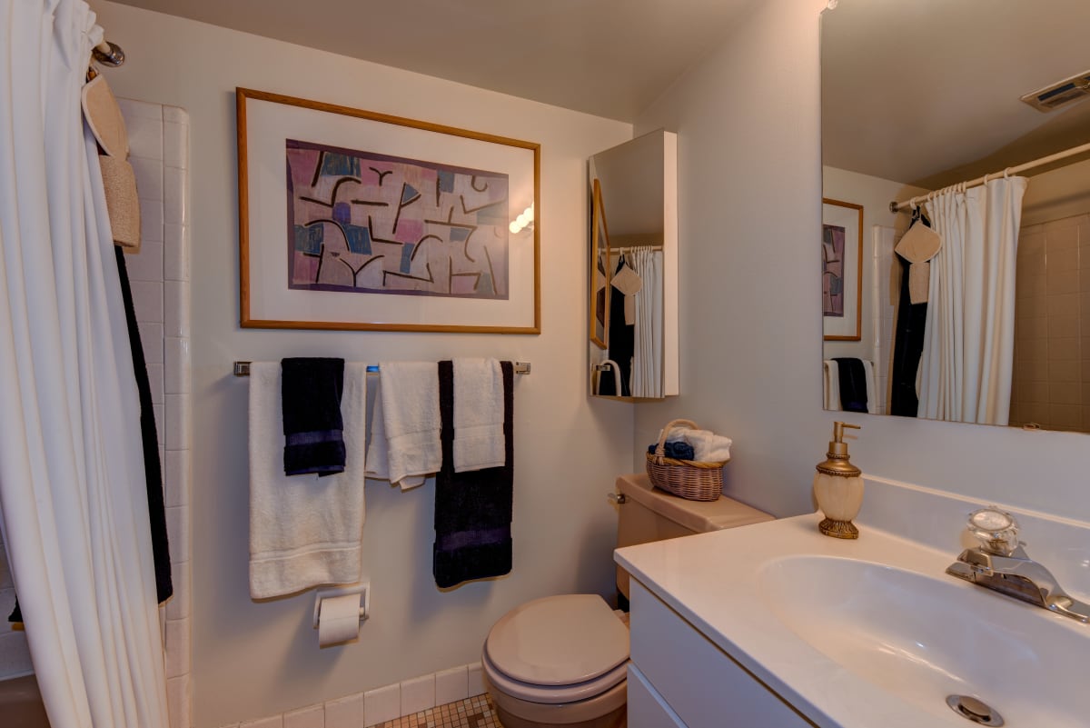 College Arms Apartments Image 9