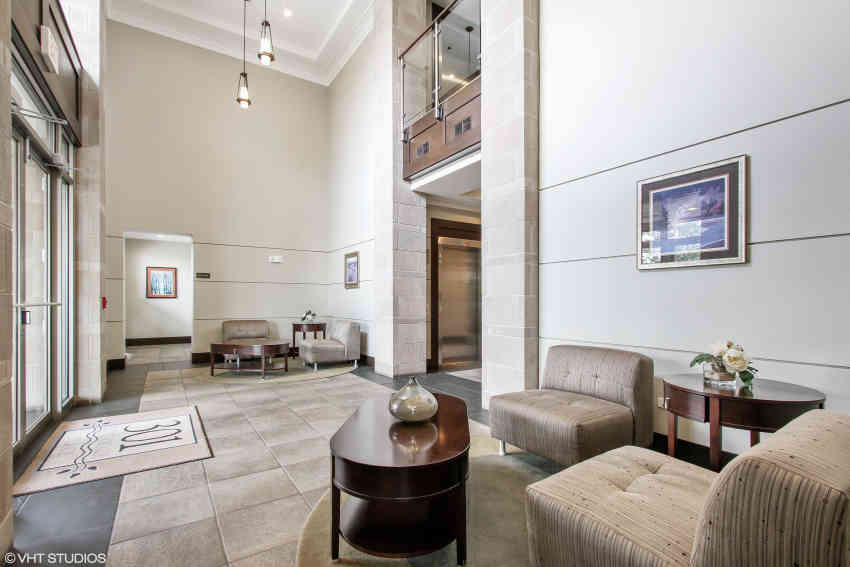 301 Riverwalk Place Image 9