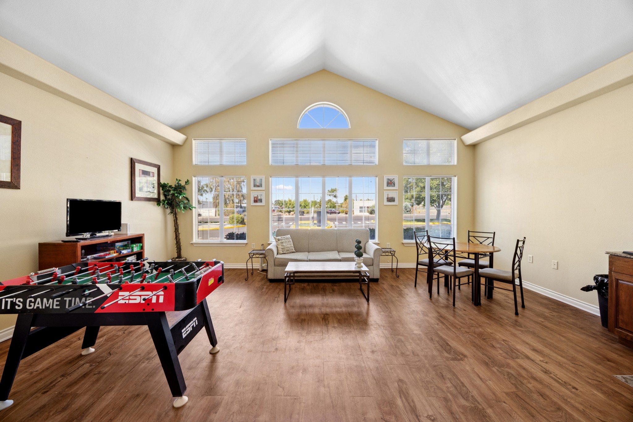 Lion's Gate Apartments in Walla Walla, Washington Clubhouse Lounge