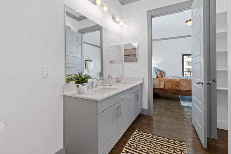 Reveal Skyline Image 40