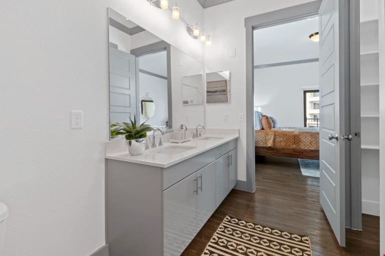 Reveal Skyline Image 40