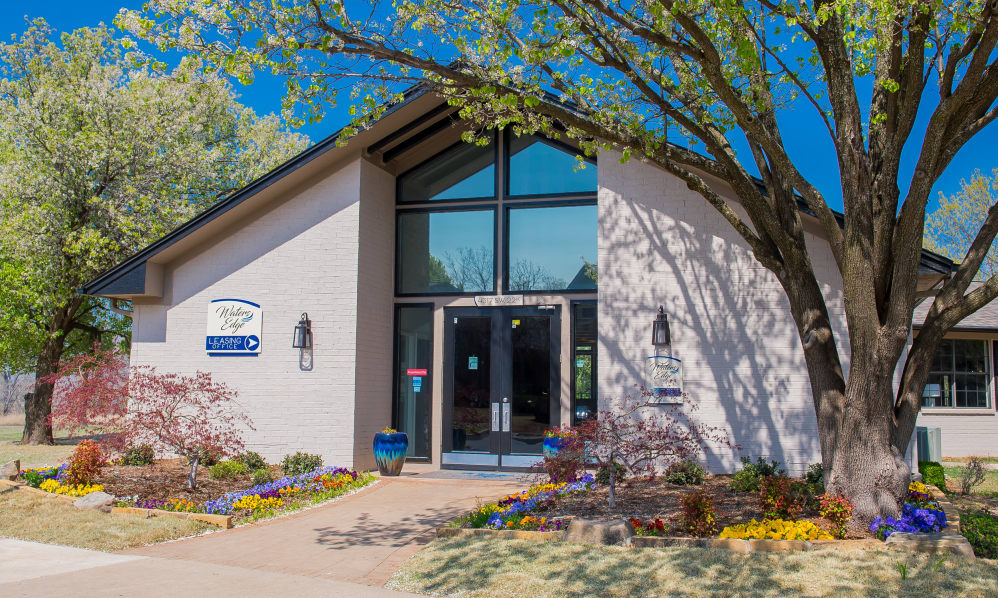 Waters Edge Apartments Image 1