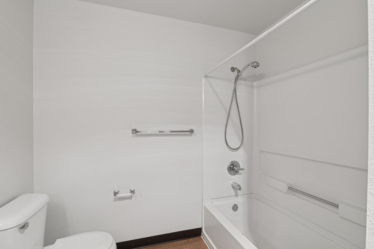 Gilhurst Apartments Image 16