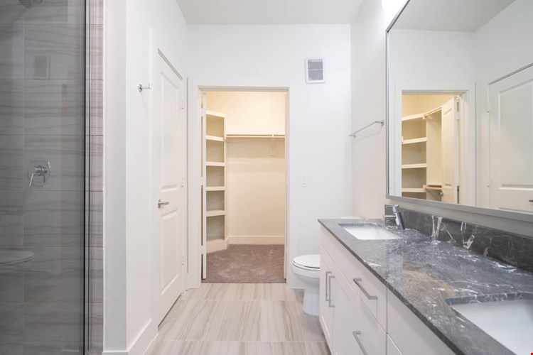 Olivian at the Realm Image 44