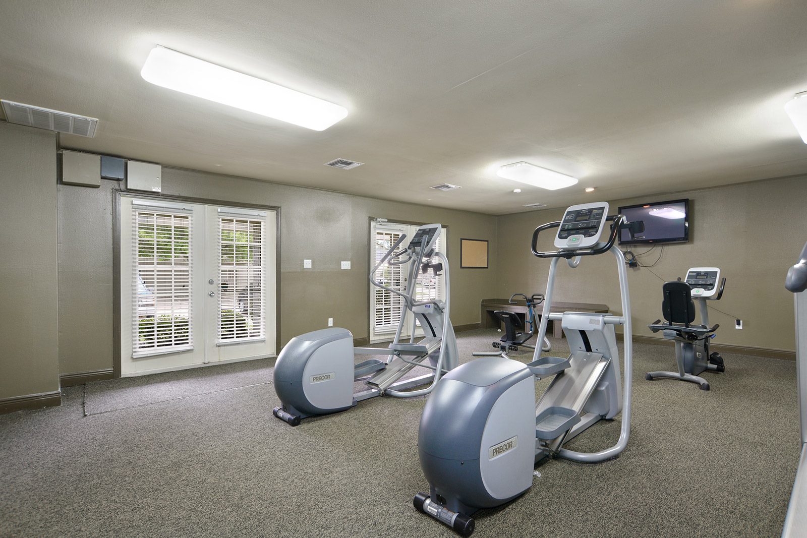 Ole London Towne Apartments Image 6