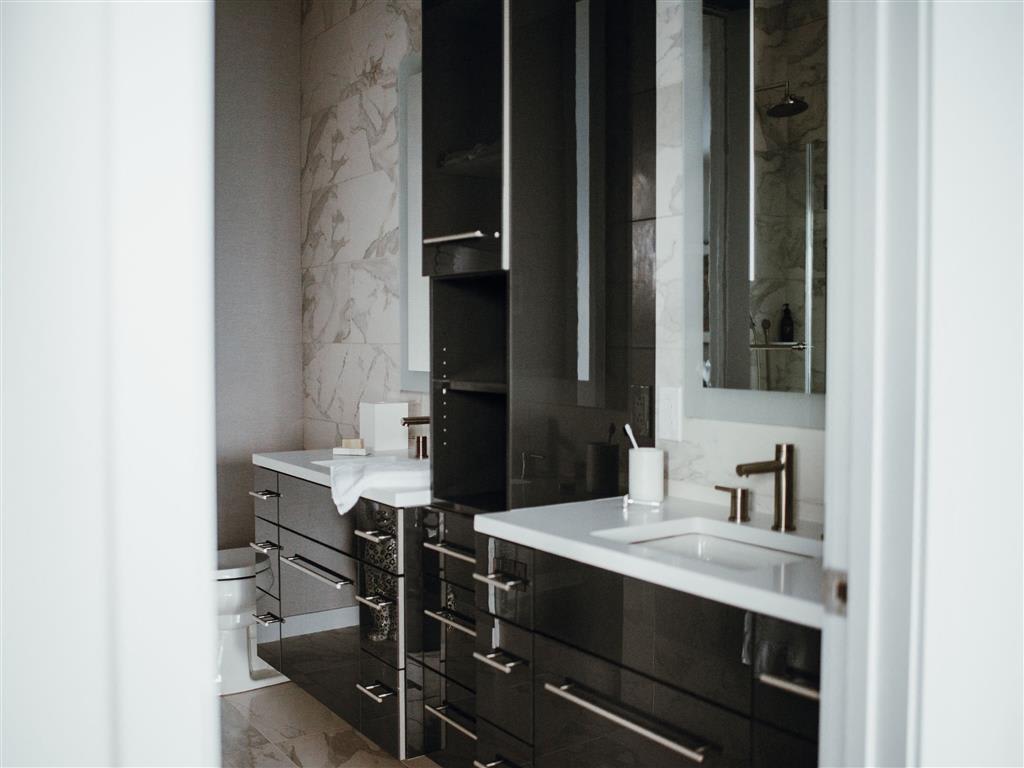 Upstairs at Van Aken Image 14