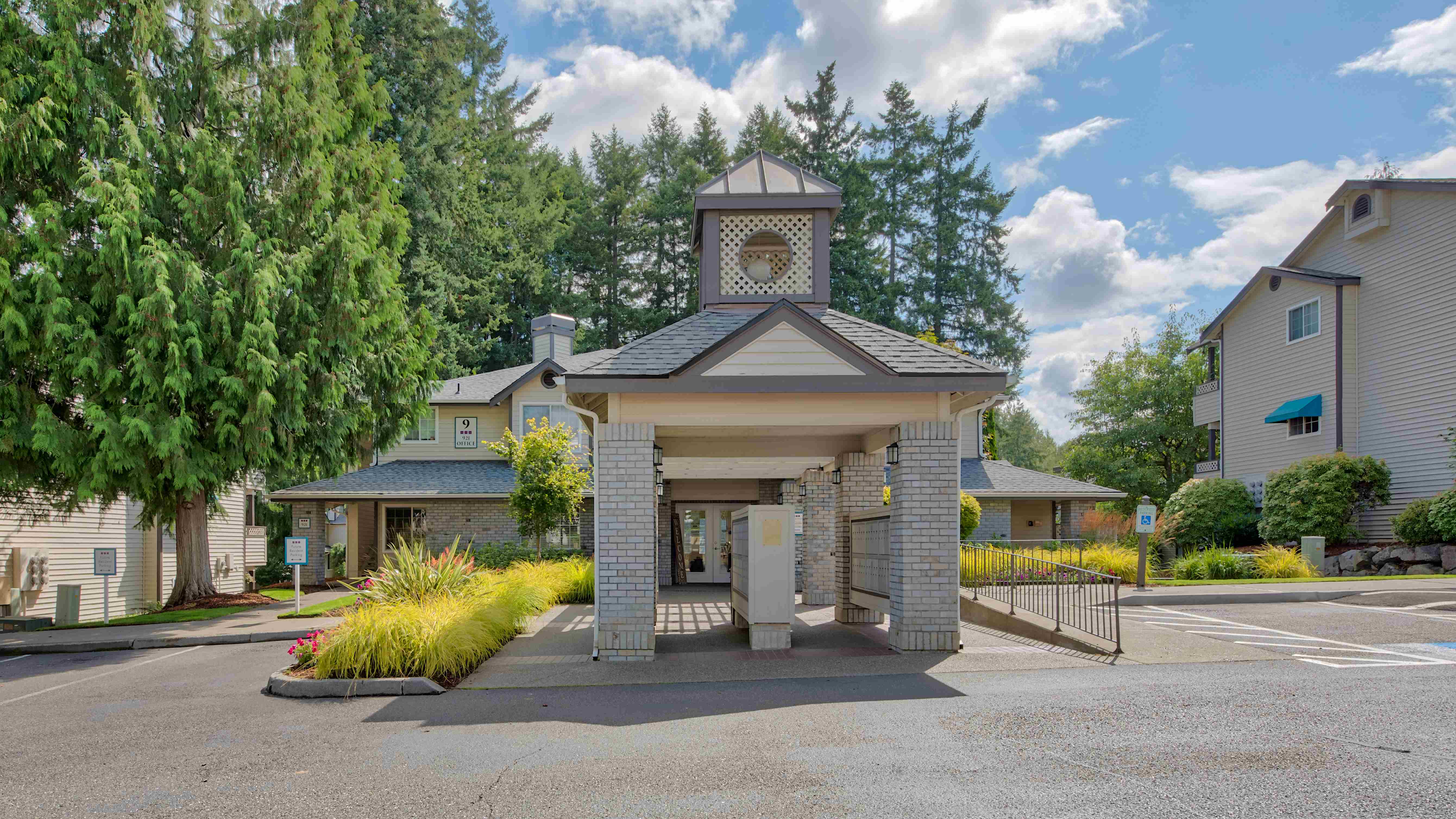 Arbor Square Apartments Image 2