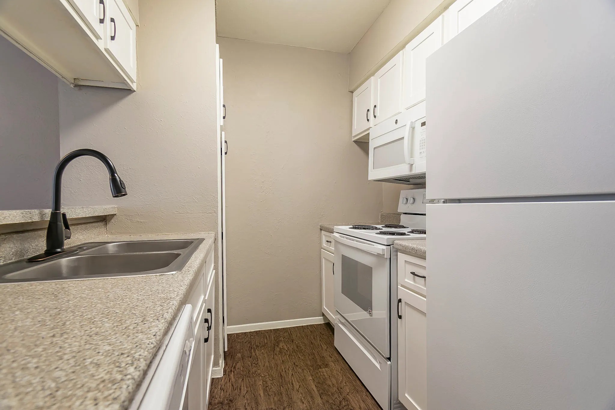 Amber Dawn Apartments Image 4