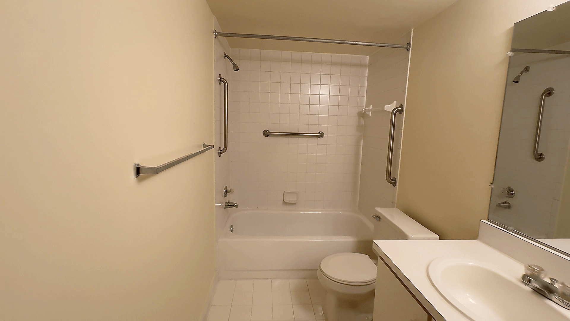 Lakeside Village Apartments Image 148