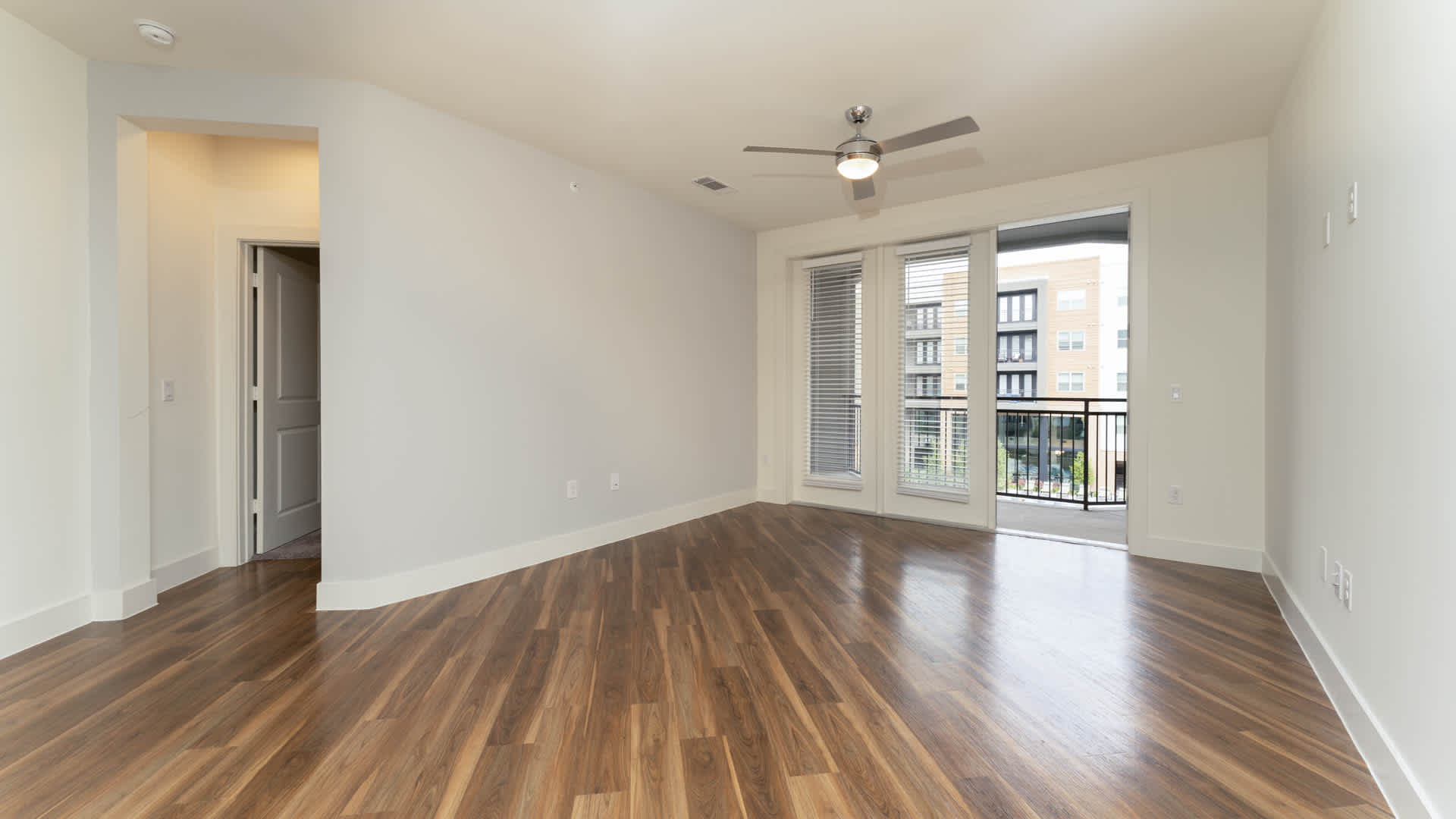 Olivian at the Realm Image 37