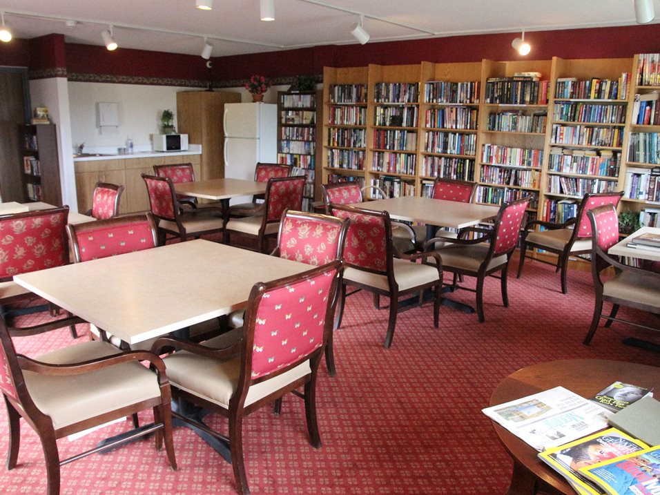 Como By The Lake Senior Apartments Image 2