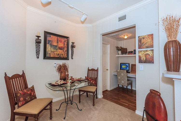 Apartments At Crescent Apartments Lenexa