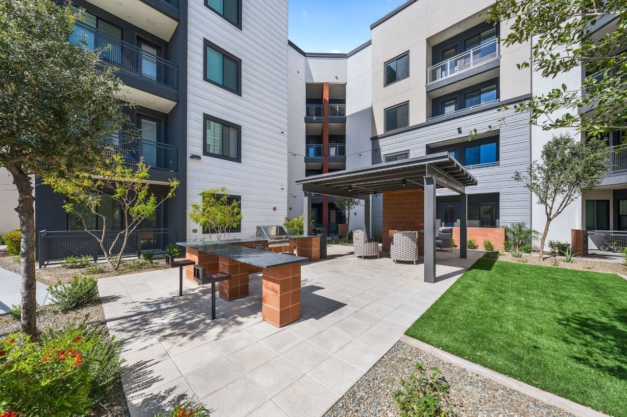Aura Uptown Image 28