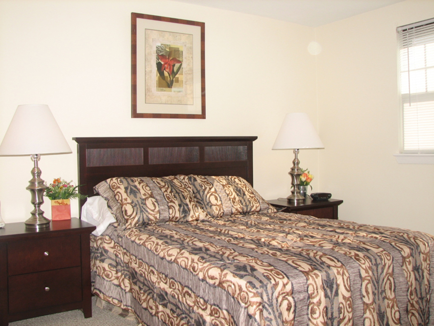 River Drive Apartments Image 3