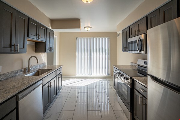 2B2B Penthouse #612 - Kitchen