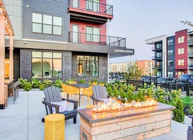 Bold on Boulevard Image 3