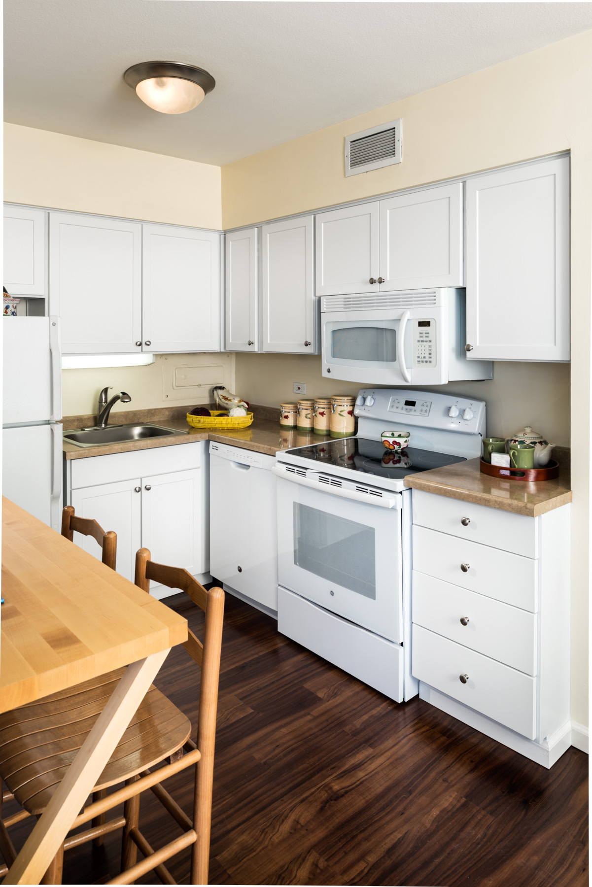 740 River Drive Image 19