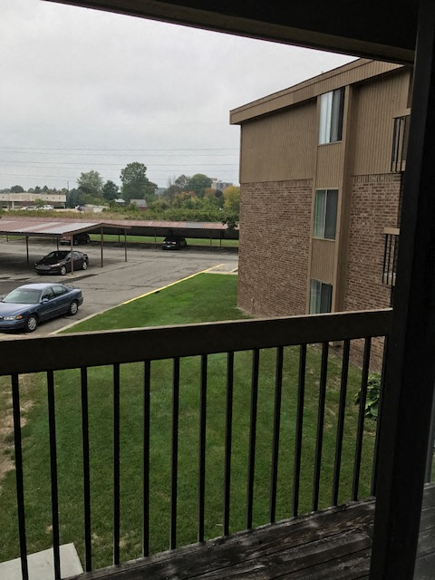 Lakeside Village Apartments Image 15