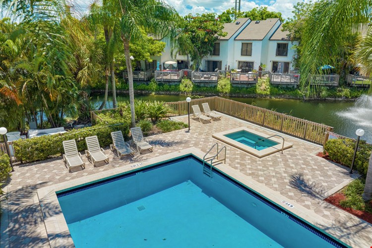 Emerald Palms Apartment Image 4