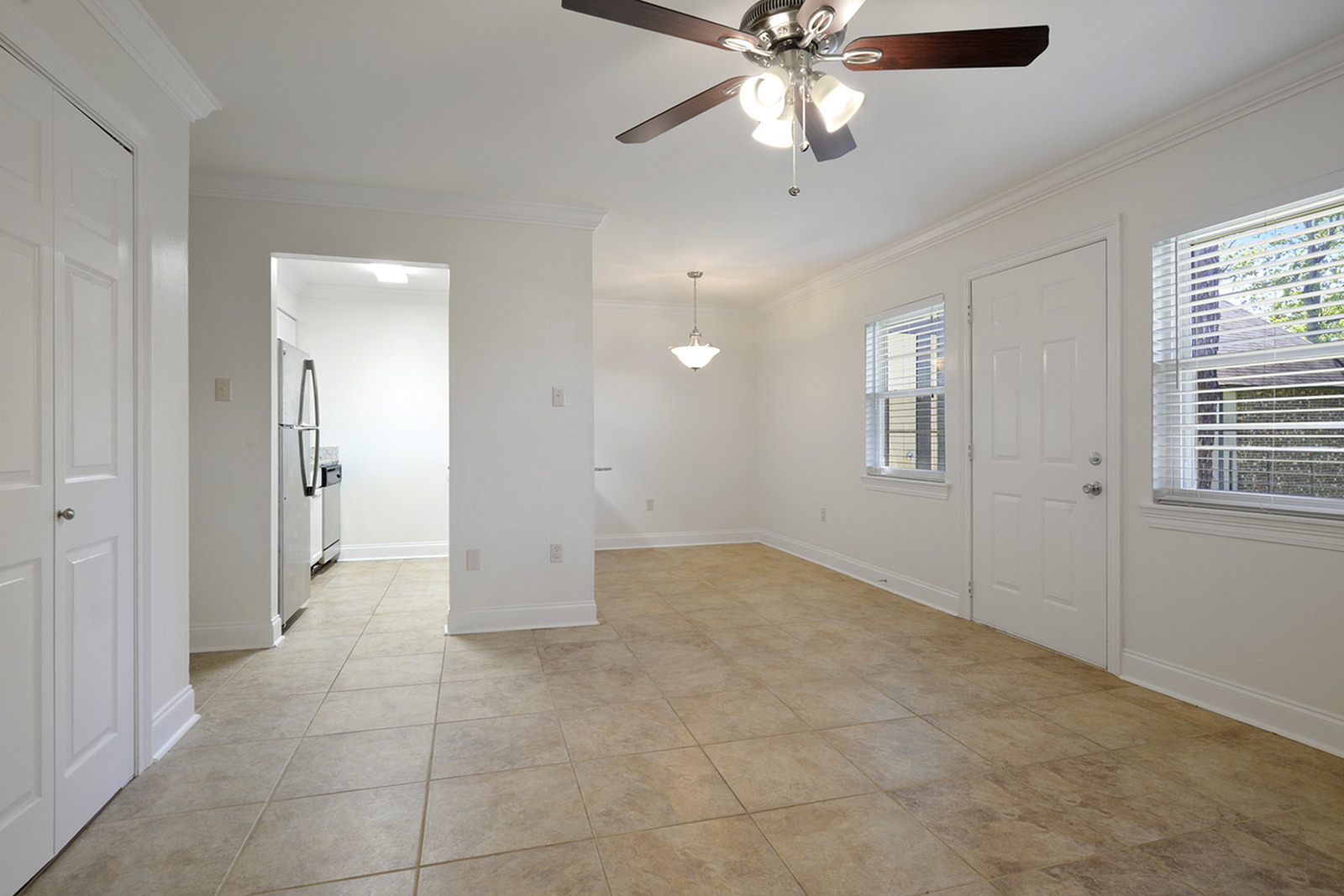 Warwick Apartments Image 13