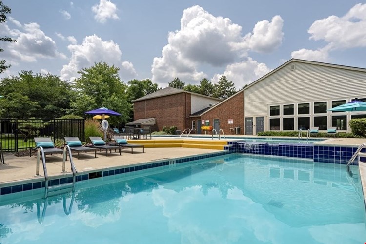 Fairlane Meadows Apartments and Townhomes Image 3