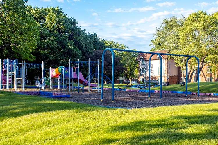 Schaumburg- International Village Image 8