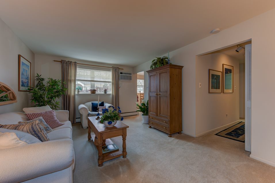 College Arms Apartments Image 4