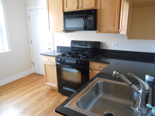 1210-16 W. Waveland Image 8